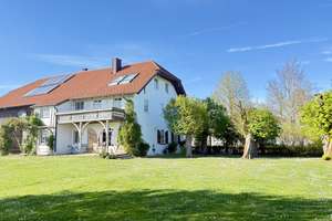 Zauberhafte Landhausvilla mit Künstlerwerkstatt, großzügigen Rückgebäude, Bergblick, Seenähe – Die vollständige Adresse der Immobilie erhältst du vom Anbieter., 83329 Waging am See – Vorschaubild 1