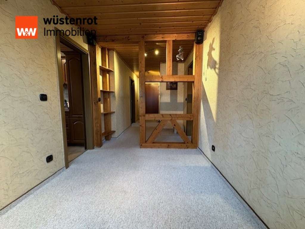 Immobilie in Friolzheim - Sonnige und helle 3,5-Zimmer-Wohnung in Friolzheim mit Stellplatz und Garage - Bild 2