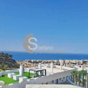 DACHGESCHOSS, BLICK AUF DIE BUCHT VON MALAGA, LOSKAUF ANFRAGEN, MODERN GESTALTETE WOHNUNGEN, TERRASS