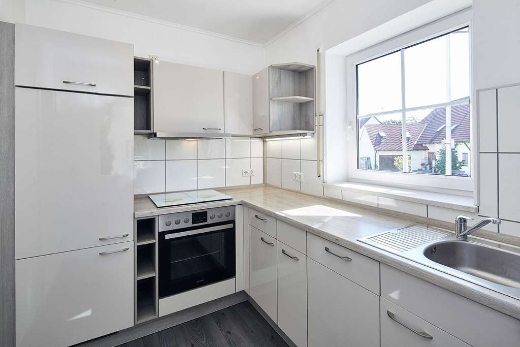 Immobilie in Poppenricht - Gepflegtes Mehrfamilienhaus mit 2 Wohneinheiten und Praxis - Bild 2