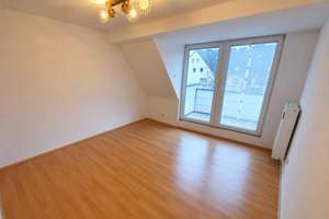 helle DG 2-Zimmer Wohnung mit Balkon in zentraler Lage