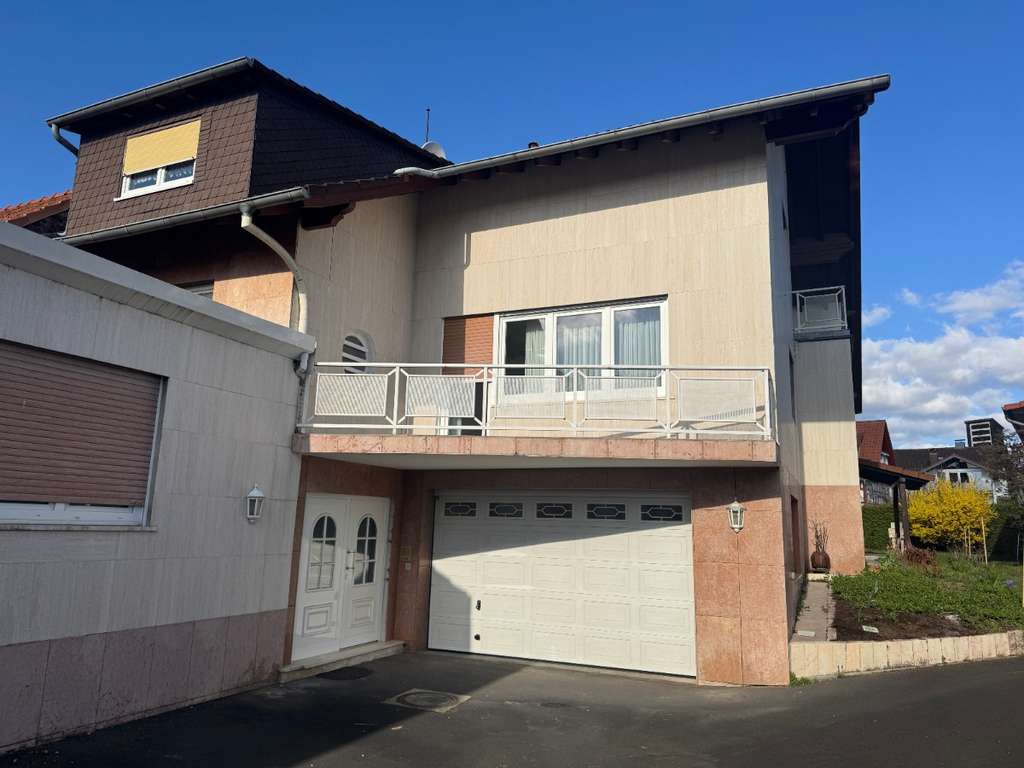 Immobilie in Hasselroth - TOP! 2 Häuser mit schönem Garten in Hasselroth-Niedermittlau! - Bild 0