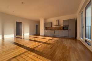 Lichtdurchflutete 3-Zimmerwohnung an der Spree mit Balkon und Einbauküche – Hedwig-Porschütz-Str. 8, 10557 Berlin – Vorschaubild 1