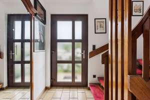 Sofort bezugsfrei in Wittenau: luxuriös ausgestattete DHH mit 5 Zimmern, 160qm Wfl., ausgebautes DG – Engelroder Weg 2A, 13435 Wittenau, Berlin – Vorschaubild 2
