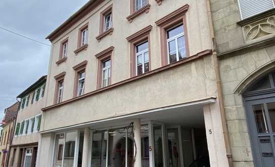 PRAKTISCHES MEHRFAMILIENHAUS IN EDENKOBEN!