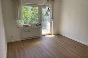 Schön geschnittene 3 Zimmer Wohnung mit Balkon