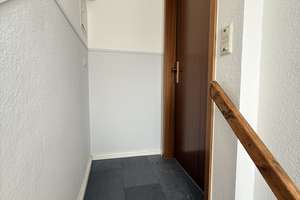 Gemütliche Dachgeschosswohnung im sanierten Altbau – frisch renoviert mit neuer Küche & Westbalkon – Konstantinstraße 32, 53179 Rüngsdorf, Bonn – Vorschaubild 2