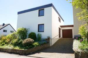 Lichtdurchflutetes Familienhaus mit Traumgarten in ruhiger Lage von Trier-Kernscheid – Die vollständige Adresse der Immobilie erhältst du vom Anbieter., 54296 Kernscheid, Trier – Vorschaubild 2