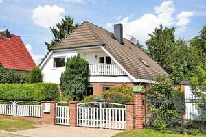 Ruhige Idylle in Alt-Karow – EFH mit Einliegerwohnung in familienfreundlicher Sackgassenlage – Die vollständige Adresse der Immobilie erhältst du vom Anbieter., 13125 Karow, Berlin – Vorschaubild 2