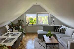 Gemütliche Dachgeschosswohnung mit kleiner Einbauküche – Burgstraße  63, 45289 Burgaltendorf, Essen – Vorschaubild 1