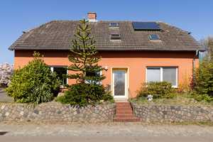 Hüttener Berge: Einfamilienhaus mit Naturgarten, Volieren und eingezäuntem Hundebereich zur viels... – Rendsburg-Eckernförde (Kreis) – Vorschaubild 2