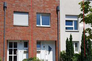 Schönes, ruhig gelegenes Reihenmittelhaus (Energiekl. B), 4 Zi, 2 Bäder, Garage, 200m zum U-Bahnhof