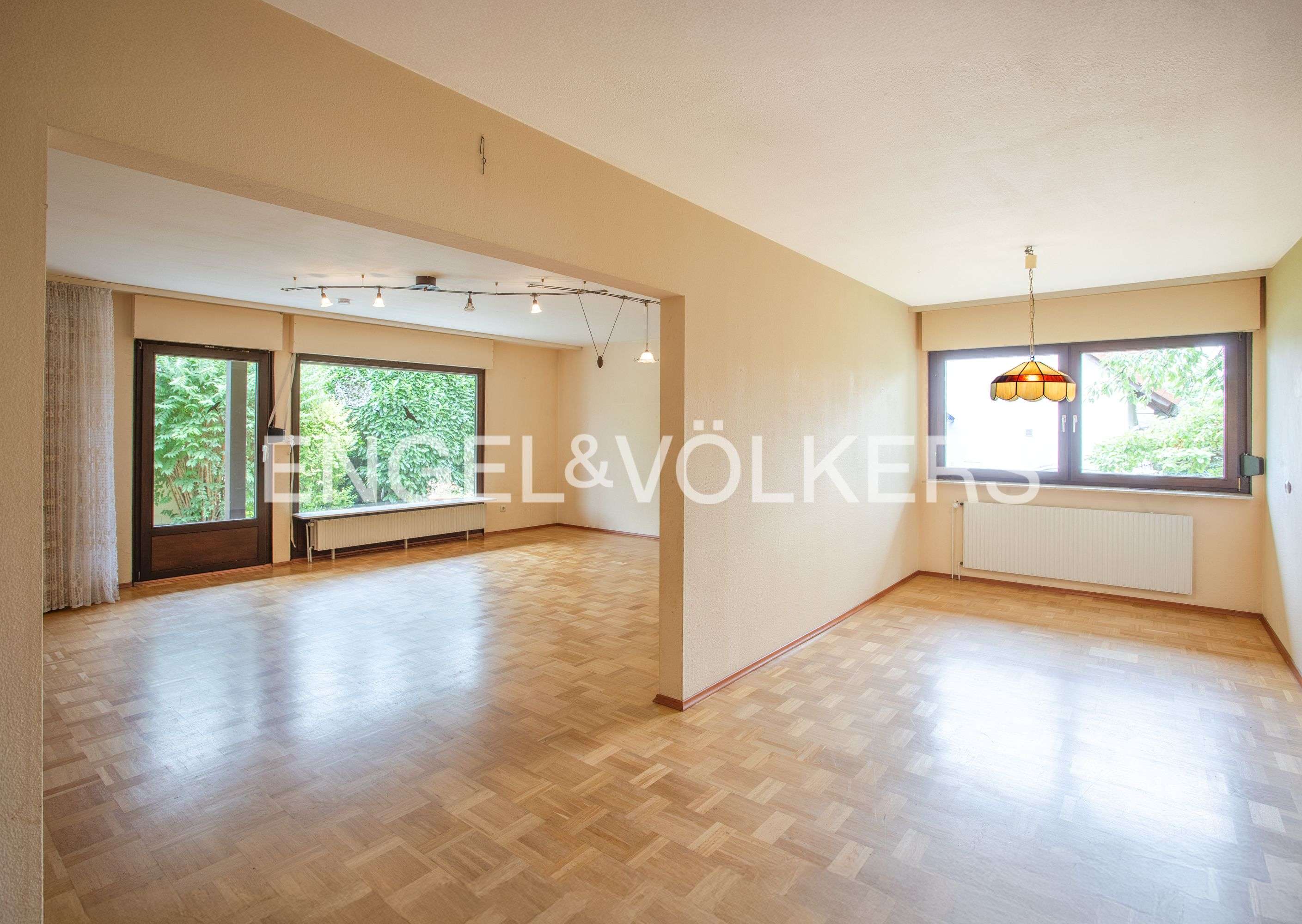 Immobilie in Dudenhofen - Großzügig wohnen für ein oder zwei Familien! - Bild 0