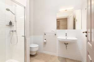Nahe Rosa-Luxemburg-Platz: 4 Zimmer Altbau-Wohnung, 2 Bäder, elegant und aufwendig saniert – Schönhauser Allee 185, 10119 Prenzlauer Berg, Berlin – Vorschaubild 22