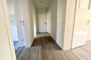 Attraktive 3-Zimmer-EG-Wohnung mit Balkon**frisch renoviert – Grimmstraße 26, 45883 Heßler, Gelsenkirchen – Vorschaubild 2