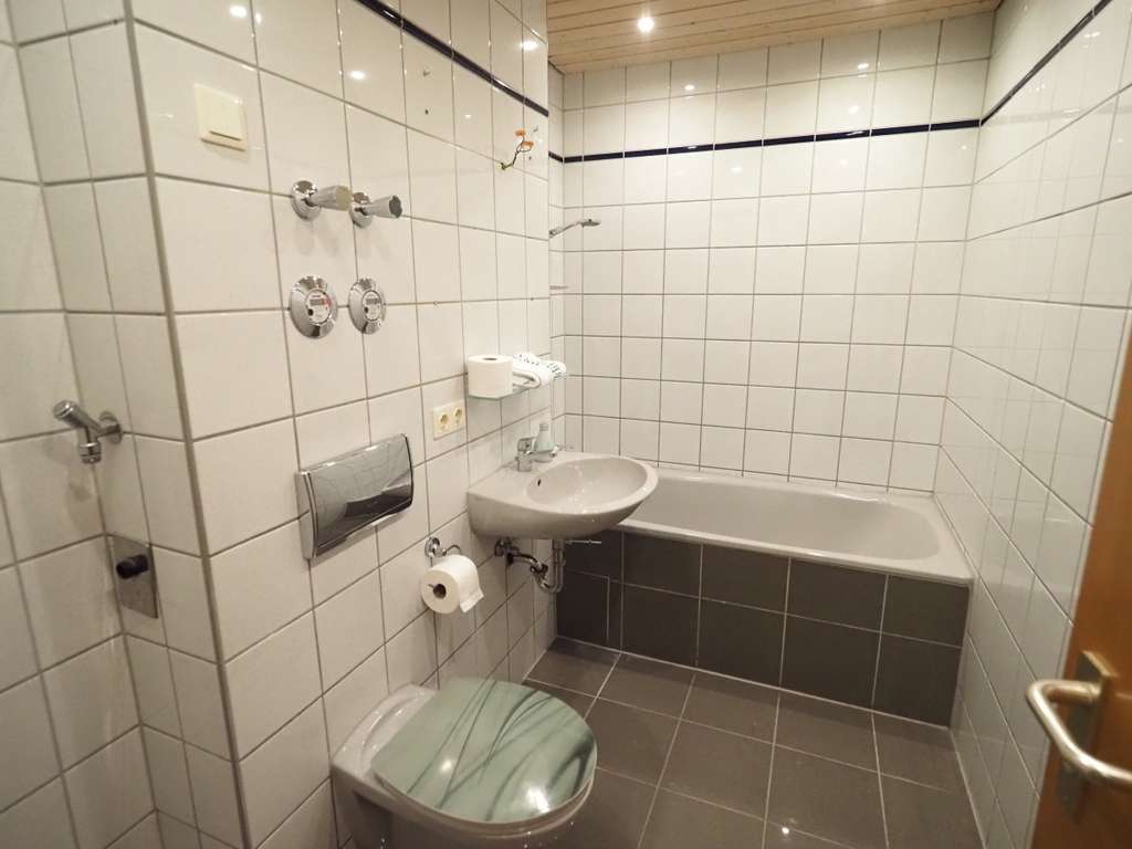 Immobilie in Poing - Traumhafte Gartenwohnung mit ausgebauten Souterrain in Parknähe  - Bild 4