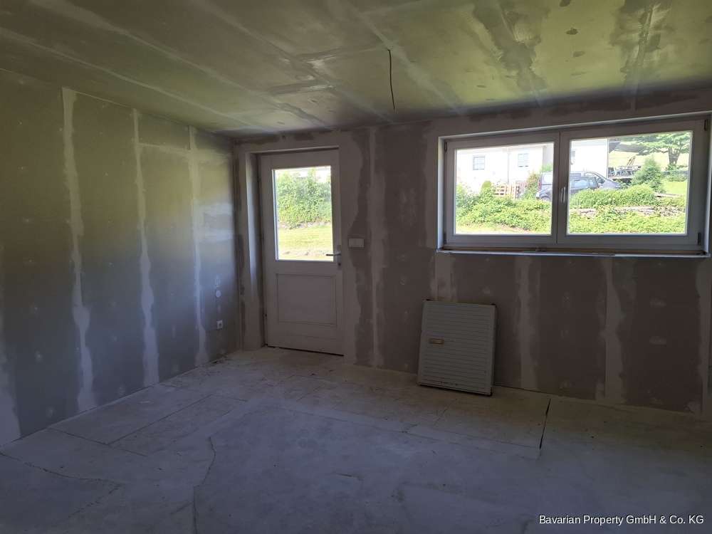 Immobilie in Rimbach - Fast ALLEINLAGE! Umfangreich saniert-Bezugsfrei! EFH mit sep. ELW, 1.600 ² Grd, 93485 Rimbach - Bild 0