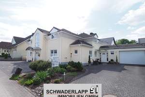 Exklusives Einfamilienhaus mit Einliegerwohnung mit erstklassiger Ausstattung und schönem Grundstück – Die vollständige Adresse der Immobilie erhältst du vom Anbieter., 56244 Helferskirchen – Vorschaubild 1
