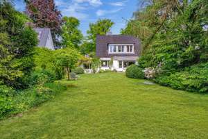 Großzügiges Familienhaus auf parkähnlichem Anwesen in Oberneuland – Die vollständige Adresse der Immobilie erhältst du vom Anbieter., 28355 Oberneuland, Bremen – Vorschaubild 28