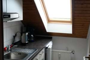 Geschmackvolle, gepflegte 2-Raum-DG-Wohnung mit geh. Innenausstattung mit Balkon und EBK – Die vollständige Adresse der Immobilie erhältst du vom Anbieter., 76189 Daxlanden, Karlsruhe – Vorschaubild 2