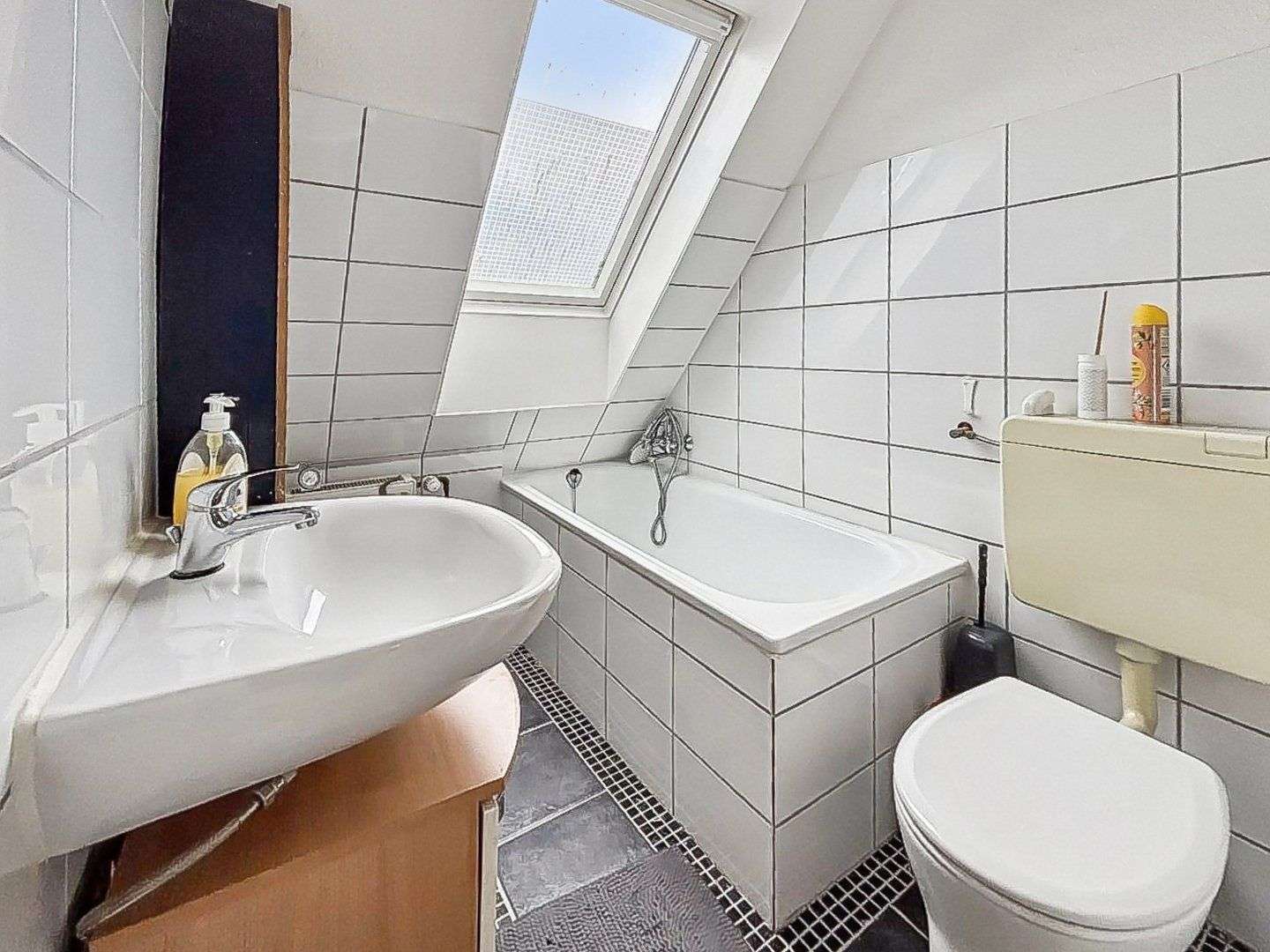 Immobilie in Tangstedt - Charmante 1,5-Zimmer-Dachgeschosswohnung mit viel Licht und Blick ins Grüne in Tangstedt - Bild 1