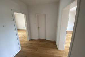 3-Zimmer-DG-Wohnung mit gehobener Innenausstattung in Düsseldorf – Die vollständige Adresse der Immobilie erhältst du vom Anbieter., 40545 Oberkassel, Düsseldorf – Vorschaubild 2