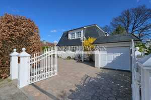Stilvolle Villa mit großem Garten und Garage in Hamburg-Volksdorf – Hamburg – Vorschaubild 1