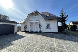 Exklusive Villa mit Sauna, 2 Garagen, Pool ca. 10 Min. von Berlin am Nieder Neuendorfer See! – Die vollständige Adresse der Immobilie erhältst du vom Anbieter., 16761 Hennigsdorf – Vorschaubild 1