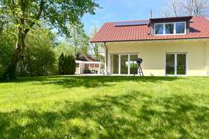**Stilvolle Doppelhaushälfte** mit luxuriöser Ausstattung, großem Garten und idyllischer Seenähe – Die vollständige Adresse der Immobilie erhältst du vom Anbieter., 86919 Utting am Ammersee – Vorschaubild 1