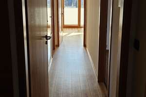 Helle 2-Zimmer Dachgeschosswohnung mit Balkon in Oldenburg in Holstein – Die vollständige Adresse der Immobilie erhältst du vom Anbieter., 23758 Oldenburg in Holstein – Vorschaubild 2