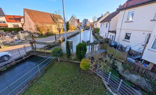 Eigenheim mit Garten und viel Wohnraum mit Aussicht aufs Wasser