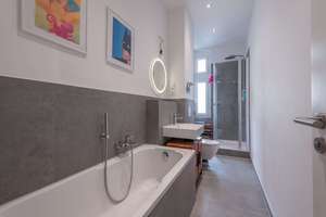 Zu Verkaufen! Top gepflegte 2-Zimmer-Altbau-Wohnung mit Balkon & Einbauküche im Samariterviertel! – Dolziger Straße 14, 10247 Friedrichshain, Berlin – Vorschaubild 11
