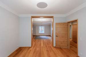 Altbau-Charme trifft auf Bauhaus-Stil: Besondere Eigentumswohnung direkt an der Weser – 28203 Ostertor, Bremen – Vorschaubild 3
