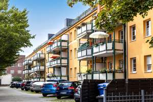 Wohnen mit Charme: Sonnige 3-Zimmer-Wohnung mit Südbalkon in Stadtfeld-Ost – Freiherr-vom-Stein-Straße 32, 39108 Stadtfeld Ost, Magdeburg – Vorschaubild 2