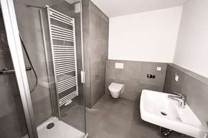Attraktive 2-Zimmer-Wohnung mit modernem Bad, Balkon und Stellplatz – Schloßstraße 10, 90478 Ludwigsfeld, Nürnberg – Vorschaubild 3