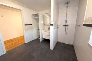 Exklusive und großzügige Dachgeschosswohnung mit sonniger Dachterrasse im Herzen von Vöhringen – Die vollständige Adresse der Immobilie erhältst du vom Anbieter., 89269 Vöhringen – Vorschaubild 11