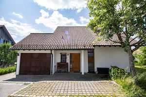 Gepflegtes Einfamilienhaus – lichtdurchflutet mit schönem Garten