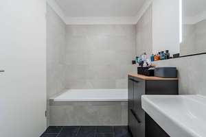 Bezugsfreie 3-Zimmerwohnung mit Balkon und zwei Badezimmern im Herzen der City West – Spichernstraße 9, 10777 Wilmersdorf, Berlin – Vorschaubild 14