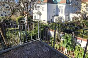 Helle, ruhige 2-Zimmer-Wohnung mit 2 Balkonen, EBK und neu saniertem Bad in Toplage Alt-Bogenhausen