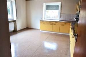 Großes Einfamilienhaus mit PV-Anlage, viel Potenzial für Familien – Dorfstraße 14, 86441 Zusmarshausen – Vorschaubild 3