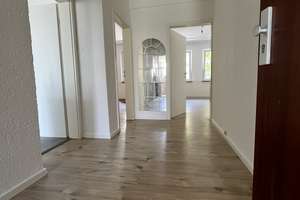 Lichtdurchflutete gut geschnittene 2,5-Zimmer-Wohnung mit Balkon in Düsseldorf - Bilk – Kopernikusstraße 89, 40225 Bilk, Düsseldorf – Vorschaubild 2