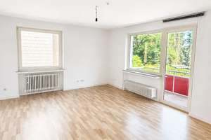Helle 2,5-Zimmer-Wohnung mit Balkon und Einbauküche in ruhiger Lage