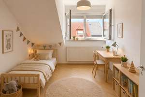 Erstbezug nach Sanierung: Möblierte 2,5-Zimmer-DG-Wohnung mit Einbauküche in Karlsruhe-Neureut – Die vollständige Adresse der Immobilie erhältst du vom Anbieter., 76149 Neureut, Karlsruhe – Vorschaubild 9