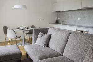 Vollmöblierte, neuwertige 2-Zimmer-Wohnung mit EBK und Balkon in Wilmersdorf, Berlin – Brandenburgische Straße 54a, 10707 Wilmersdorf, Berlin – Vorschaubild 1