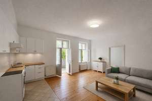 Charmantes, energetisch modernisiertes Gartenhaus – 2-Zimmer-Altbauwohnung mit Balkon in Babelsberg  – Großbeerenstraße 89, 14482 Babelsberg Süd, Potsdam – Vorschaubild 1