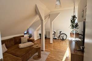 Gemütliche DG Wohnung in ruhigem Hinterhaus 