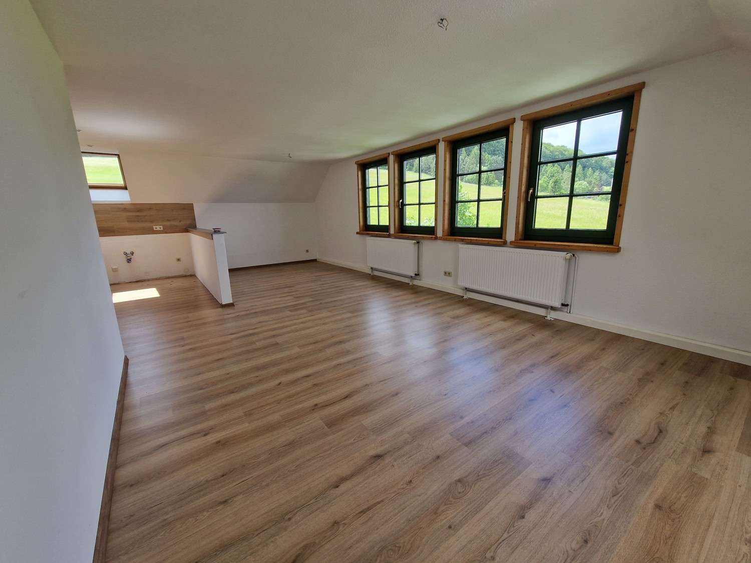 Immobilie in Großlohra - Wunderschönes freistehendes
Fachwerkhaus mit Brockenblick in
Großlohra - mit Erbbaurechtsgrundstüc - Bild 0