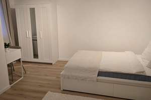 Mit Balkon - Neu saniert - voll möbliert!