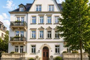 ++ Exklusive 4-Raum-Altbauwohnung mit zwei Balkonen in bester Lage von Dresden-Striesen ++