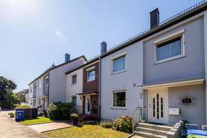 HEGERICH: Ihr neues Familienglück in Fürth-Sack - Schönes Reihenmittelhaus mit Terrasse und Garten – Die vollständige Adresse der Immobilie erhältst du vom Anbieter., 90765 Sack, Braunsbach, Bislohe, Steinach, Fürth – Vorschaubild 2